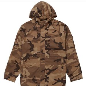 Supreme
Supreme Cotton Field Camo Jacket